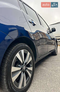 Хетчбек Nissan Leaf 2016 в Дніпрі