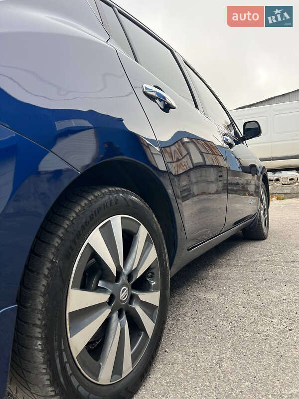 Хетчбек Nissan Leaf 2016 в Дніпрі