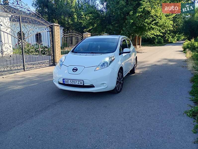 Хэтчбек Nissan Leaf 2013 в Кривом Роге