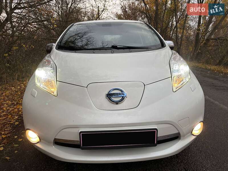 Хэтчбек Nissan Leaf 2013 в Днепре