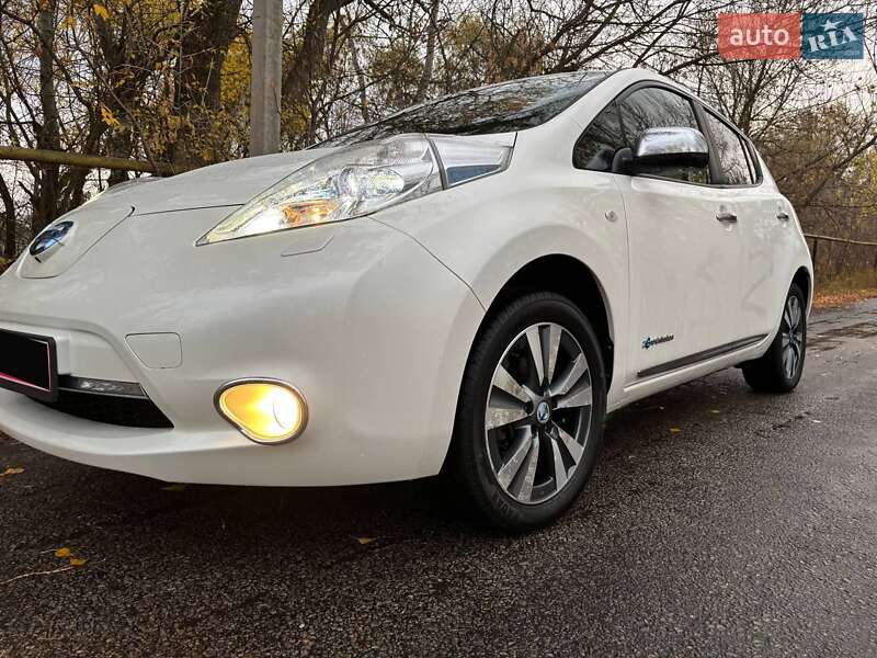 Хэтчбек Nissan Leaf 2013 в Днепре
