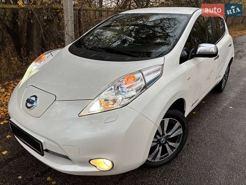 Хэтчбек Nissan Leaf 2013 в Днепре