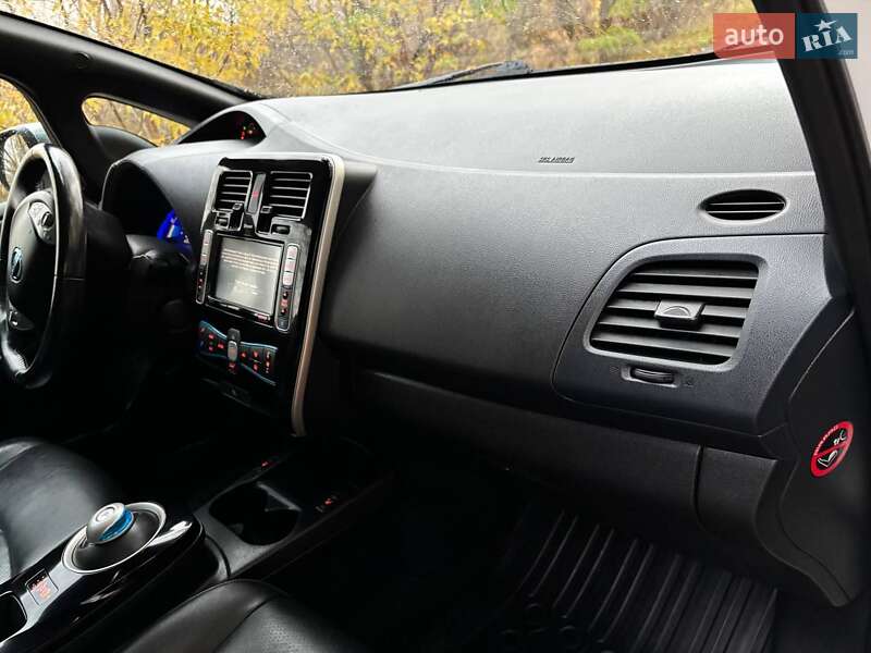 Хэтчбек Nissan Leaf 2013 в Днепре