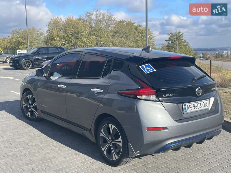 Хетчбек Nissan Leaf 2017 в Дніпрі
