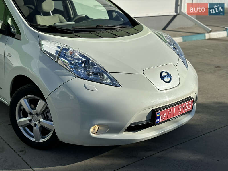 Хэтчбек Nissan Leaf 2012 в Александрие