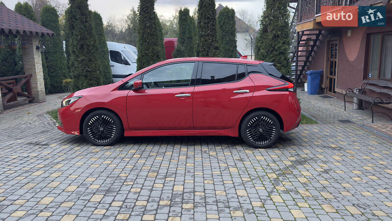 Хэтчбек Nissan Leaf 2023 в Сваляве