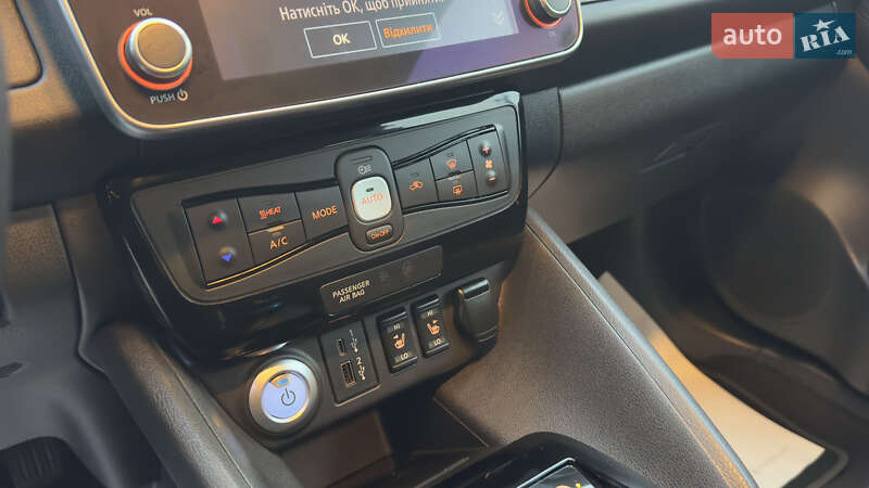 Хэтчбек Nissan Leaf 2023 в Сваляве