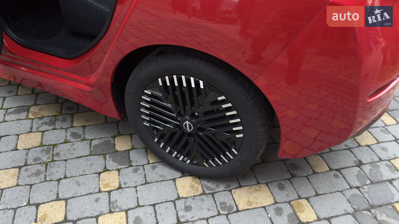 Хэтчбек Nissan Leaf 2023 в Сваляве