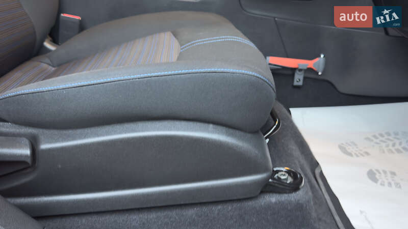 Хэтчбек Nissan Leaf 2023 в Сваляве