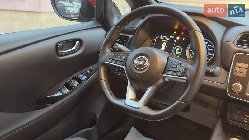 Хэтчбек Nissan Leaf 2023 в Сваляве