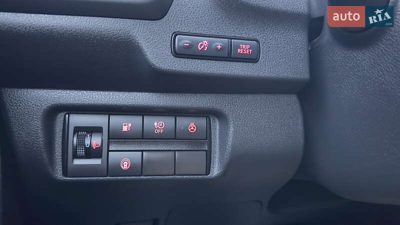 Хэтчбек Nissan Leaf 2023 в Сваляве