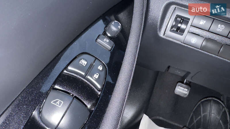 Хэтчбек Nissan Leaf 2023 в Сваляве