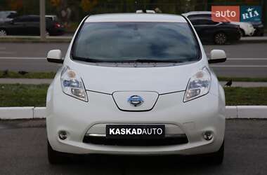 Хэтчбек Nissan Leaf 2013 в 