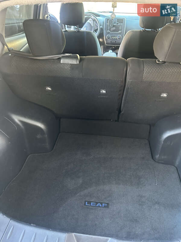 Хэтчбек Nissan Leaf 2016 в Николаеве