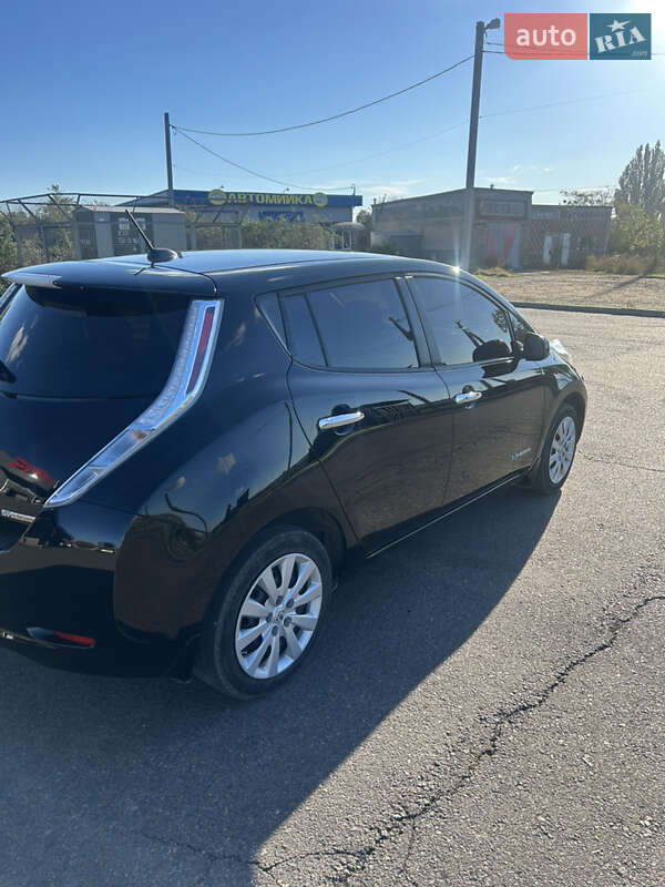 Хэтчбек Nissan Leaf 2016 в Николаеве