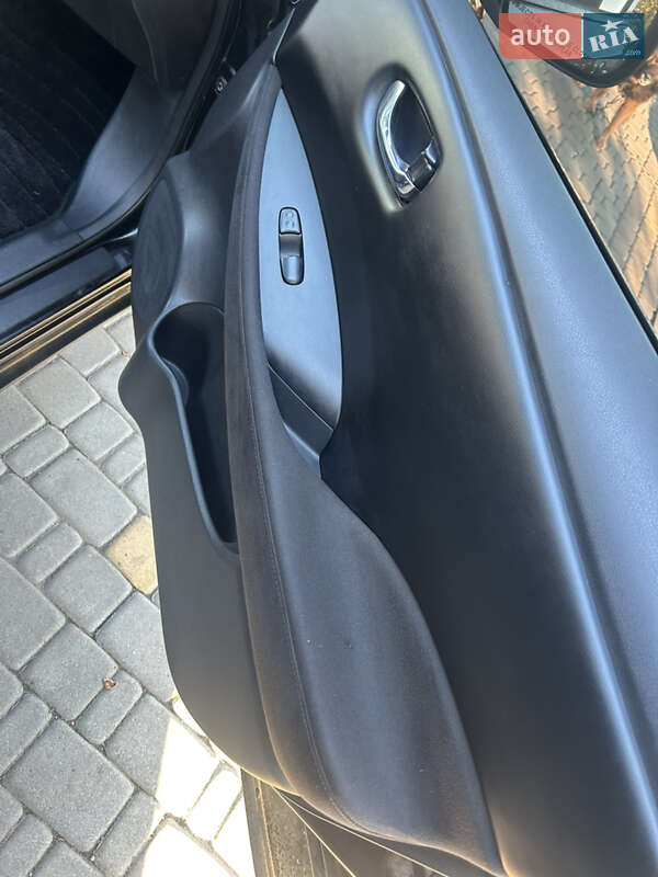 Хэтчбек Nissan Leaf 2016 в Николаеве