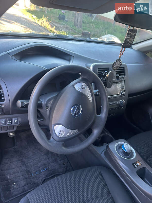 Хэтчбек Nissan Leaf 2016 в Николаеве