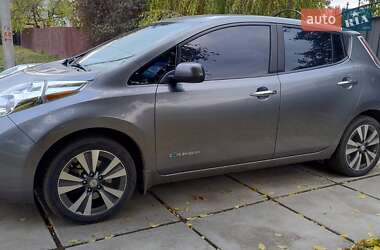 Хэтчбек Nissan Leaf 2015 в Золотоноше Хэтчбек Nissan Leaf 2015 в Золотоноше