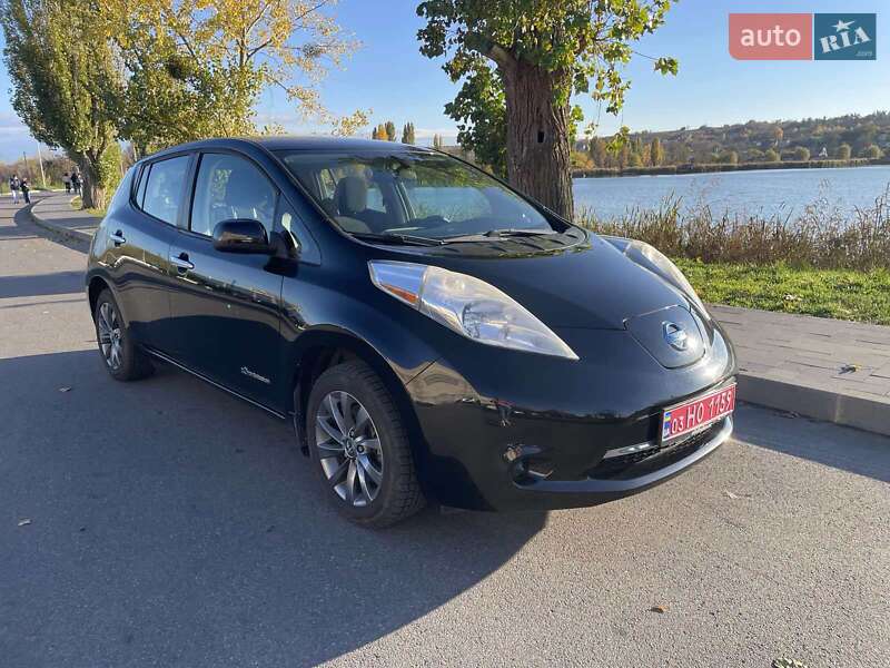 Хетчбек Nissan Leaf 2014 в  фото Хетчбек Nissan Leaf 2014 в