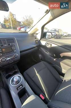 Хетчбек Nissan Leaf 2014 в  фото 15 Хетчбек Nissan Leaf 2014 в