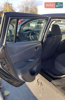Хетчбек Nissan Leaf 2014 в  фото 20 Хетчбек Nissan Leaf 2014 в