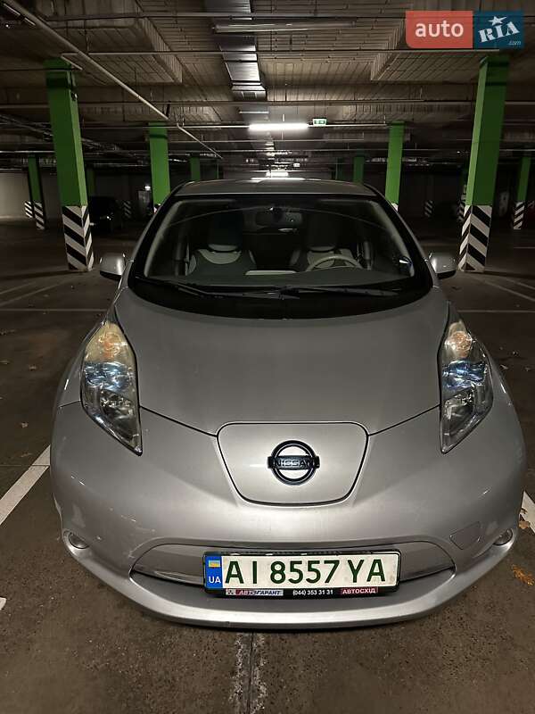 Хэтчбек Nissan Leaf 2011 в Киеве