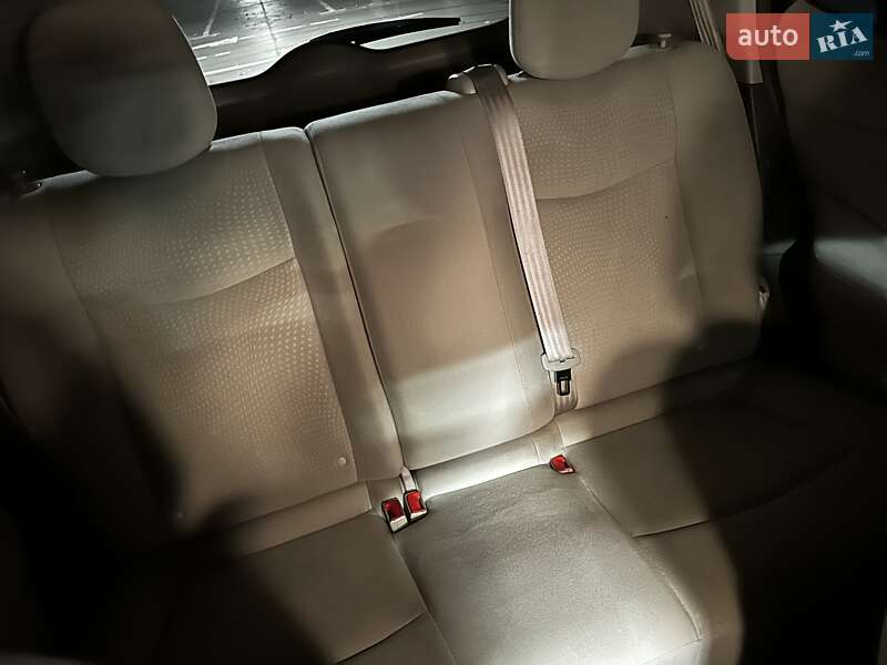 Хэтчбек Nissan Leaf 2011 в Киеве