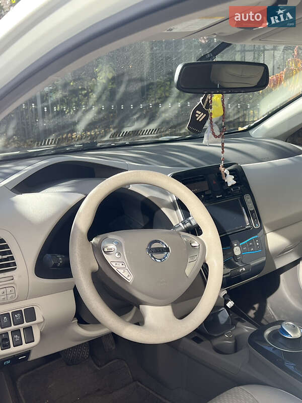 Хэтчбек Nissan Leaf 2011 в Львове
