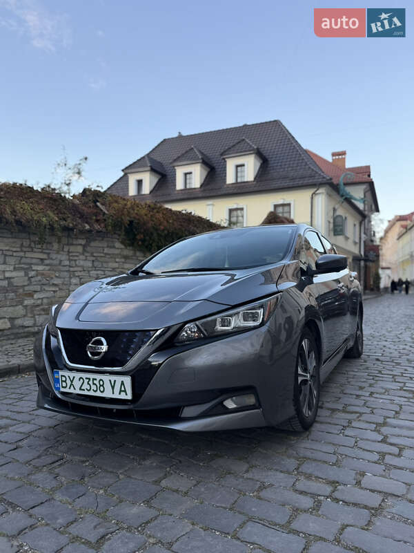 Хэтчбек Nissan Leaf 2020 в Каменец-Подольском