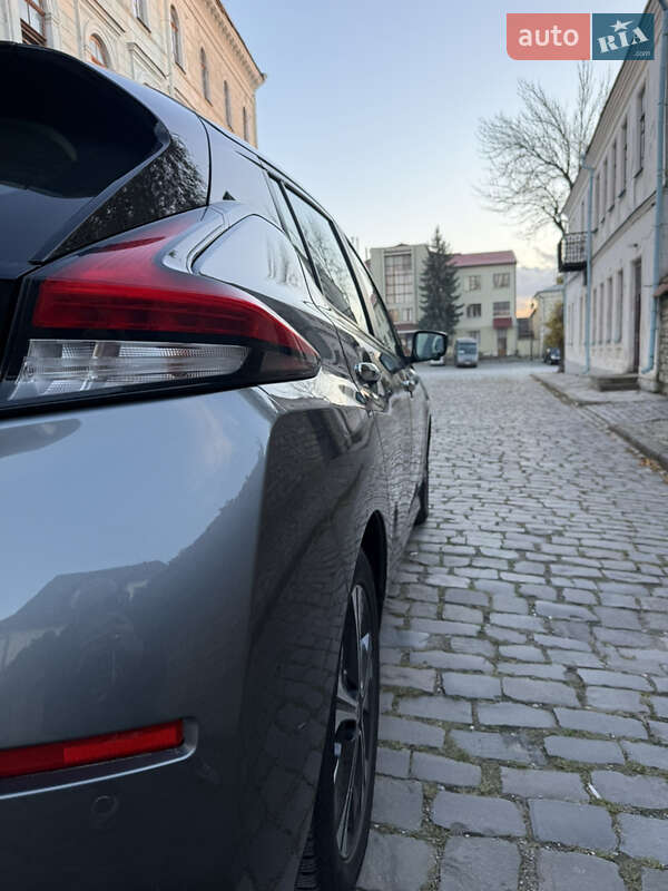 Хэтчбек Nissan Leaf 2020 в Каменец-Подольском
