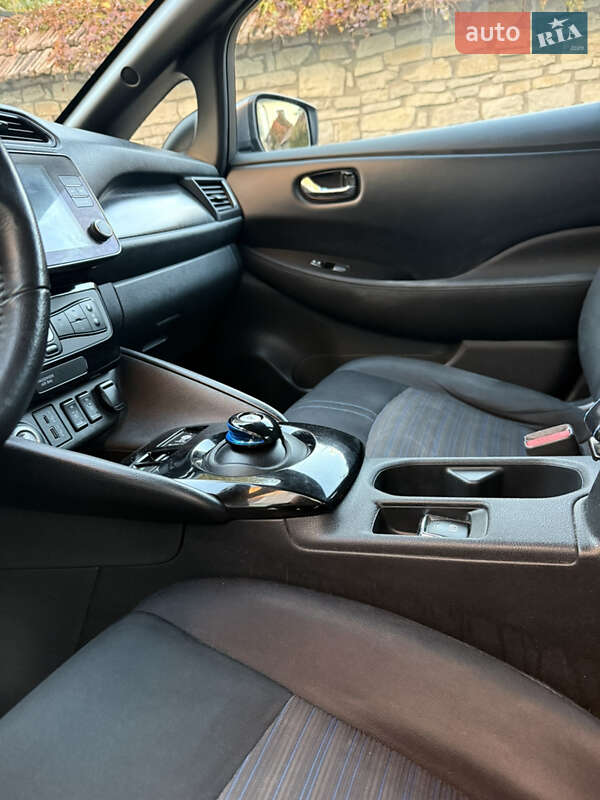 Хэтчбек Nissan Leaf 2020 в Каменец-Подольском