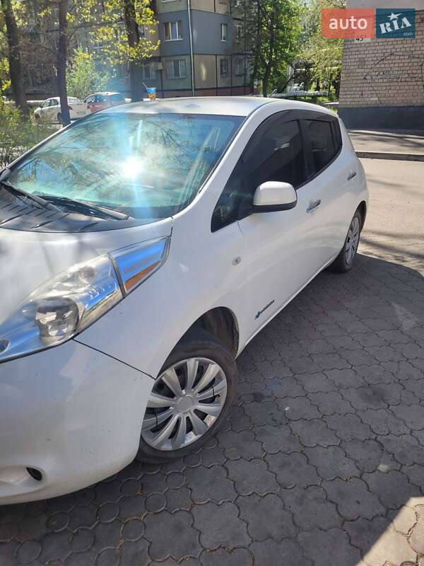 Хэтчбек Nissan Leaf 2013 в Днепре