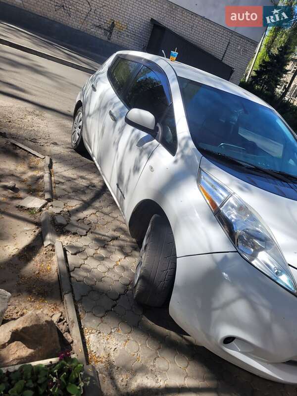 Хэтчбек Nissan Leaf 2013 в Днепре