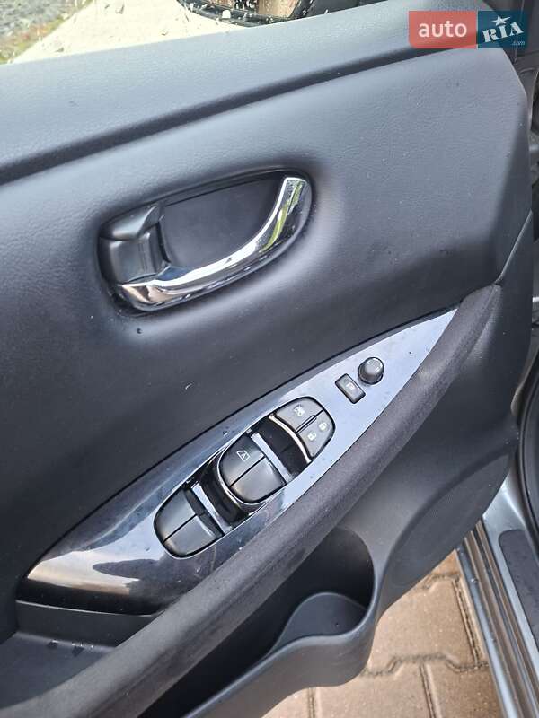 Хэтчбек Nissan Leaf 2013 в Луцке фото 14 Хэтчбек Nissan Leaf 2013 в Луцке