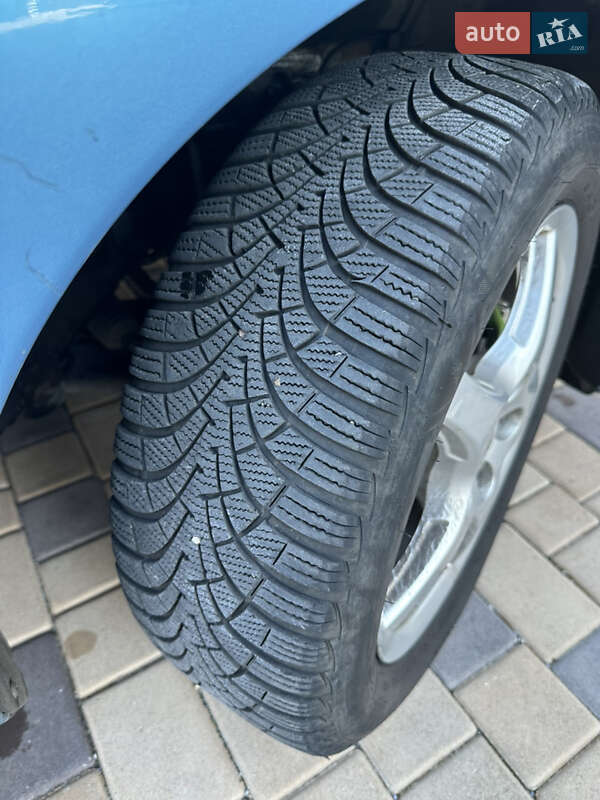 Хэтчбек Nissan Leaf 2012 в Измаиле