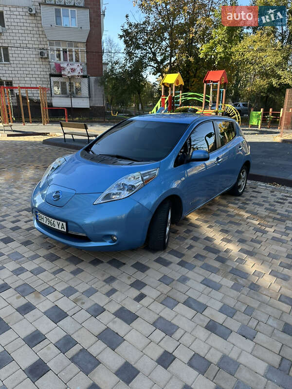 Хэтчбек Nissan Leaf 2012 в Измаиле