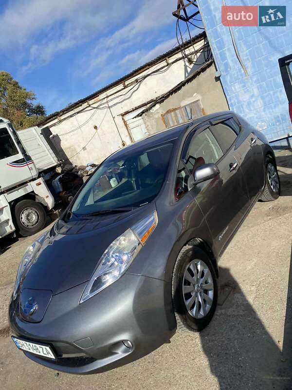 Хэтчбек Nissan Leaf 2015 в Одессе