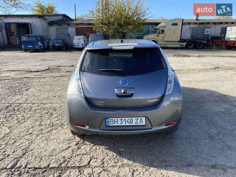 Хэтчбек Nissan Leaf 2015 в Одессе