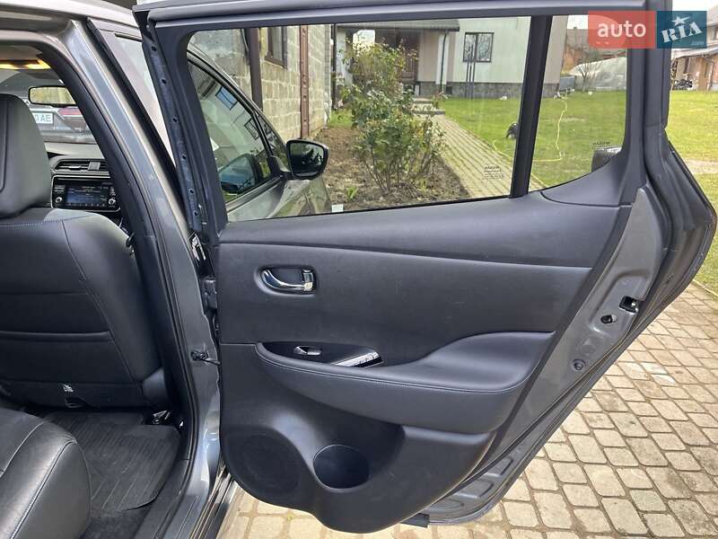 Хэтчбек Nissan Leaf 2018 в Львове