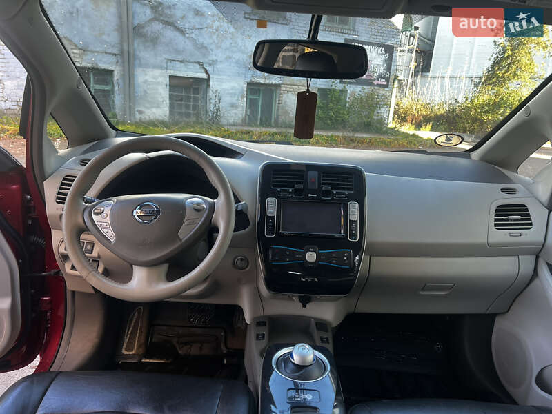 Хэтчбек Nissan Leaf 2011 в Радивилове