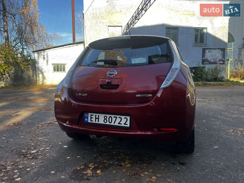Хэтчбек Nissan Leaf 2011 в Радивилове