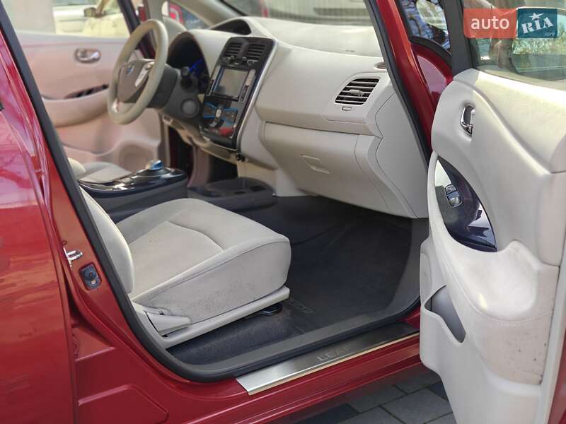 Хэтчбек Nissan Leaf 2012 в Ивано-Франковске