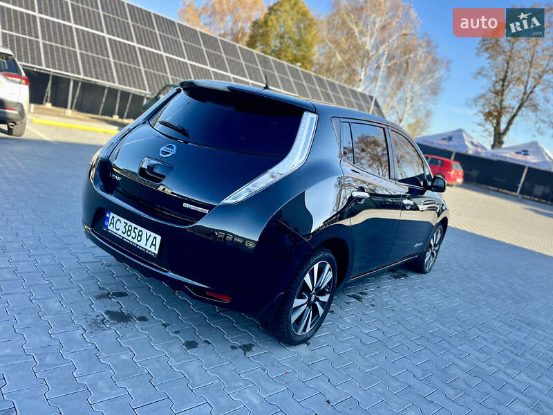 Хетчбек Nissan Leaf 2015 в Володимирі