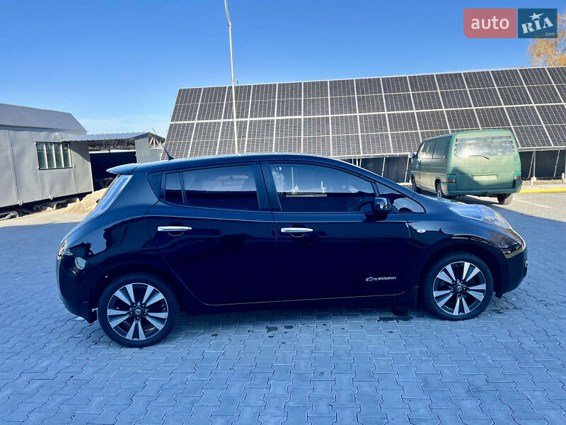 Хетчбек Nissan Leaf 2015 в Володимирі