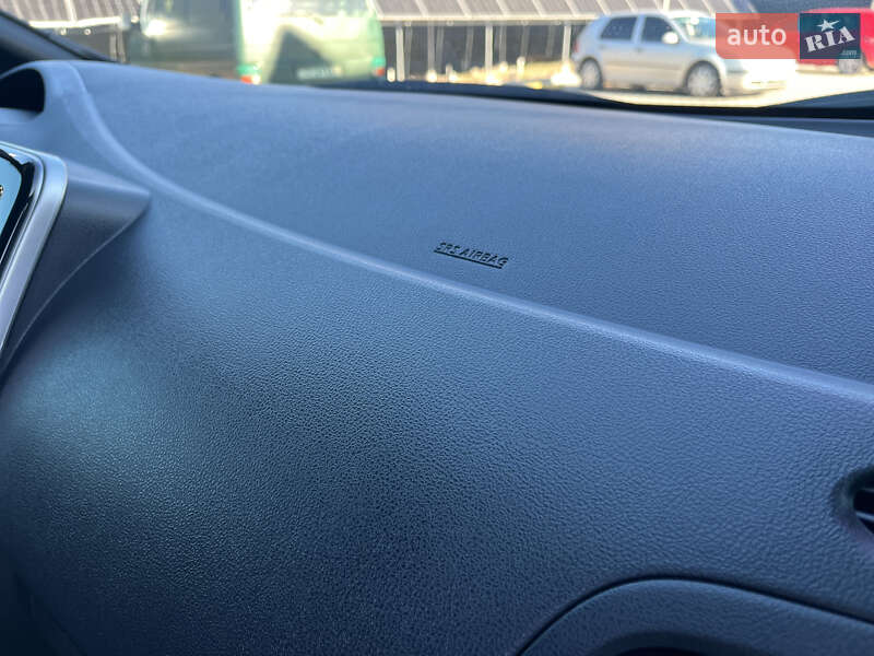 Хетчбек Nissan Leaf 2015 в Володимирі