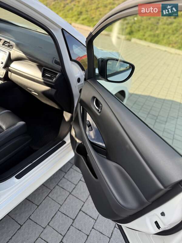 Хэтчбек Nissan Leaf 2019 в Львове