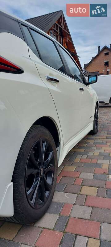 Хэтчбек Nissan Leaf 2019 в Львове