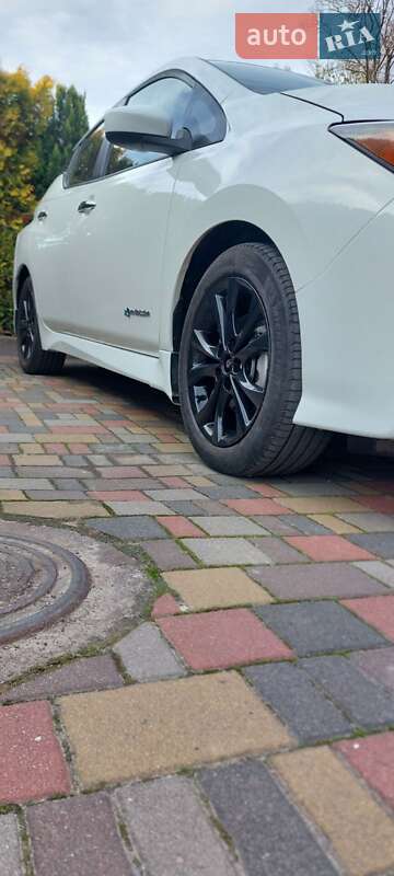 Хэтчбек Nissan Leaf 2019 в Львове