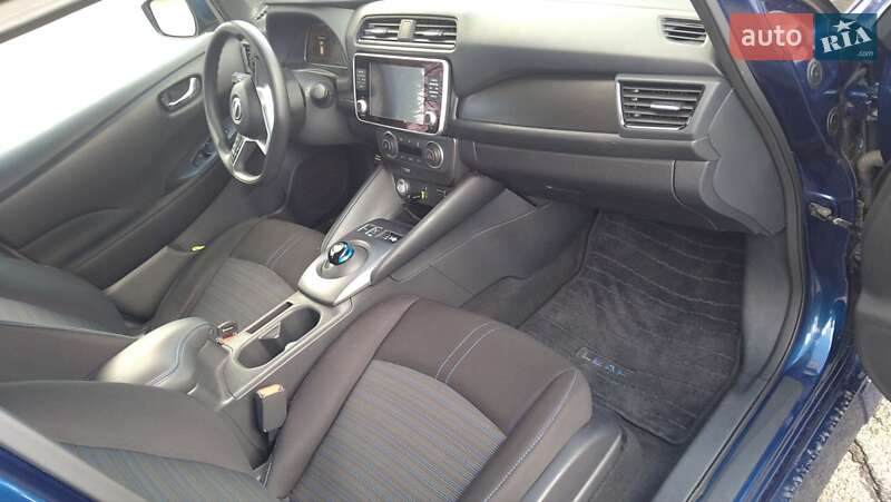 Хэтчбек Nissan Leaf 2023 в Змиеве