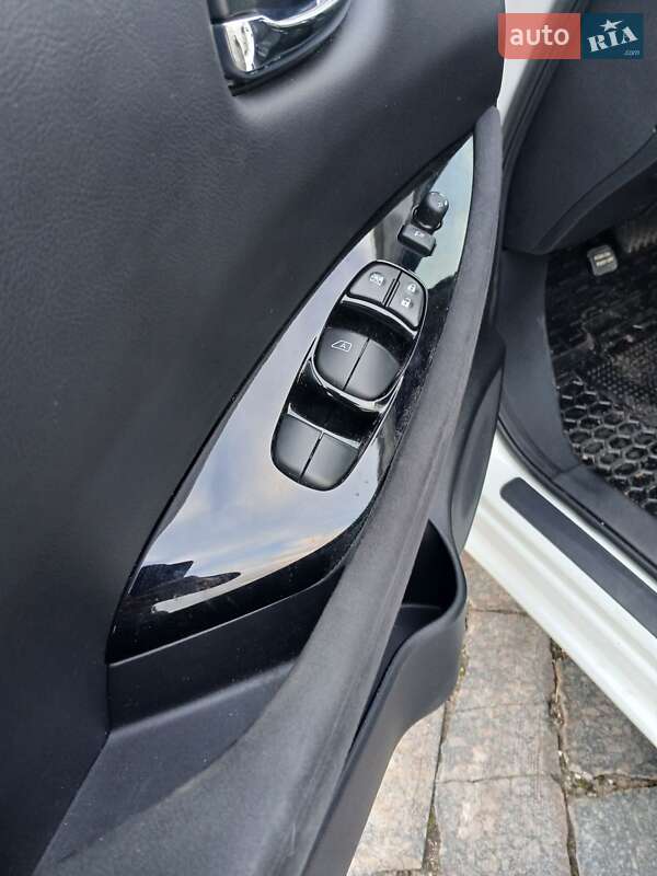 Хетчбек Nissan Leaf 2017 в Кременчуці